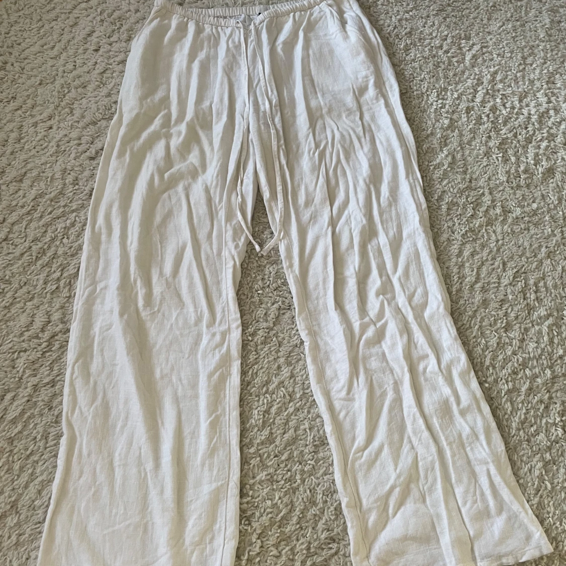 Vita linnebyxor från Divided