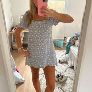 Klänning - Världens sötaste klänning med brodyr😁😁😁