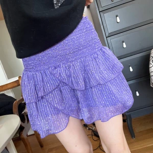 Neo Noir ny kjol - Helt ny kjol frå Neo Noir, osäker på om jag vill sälja så isåfall för ett bra pris. 649kr nypris