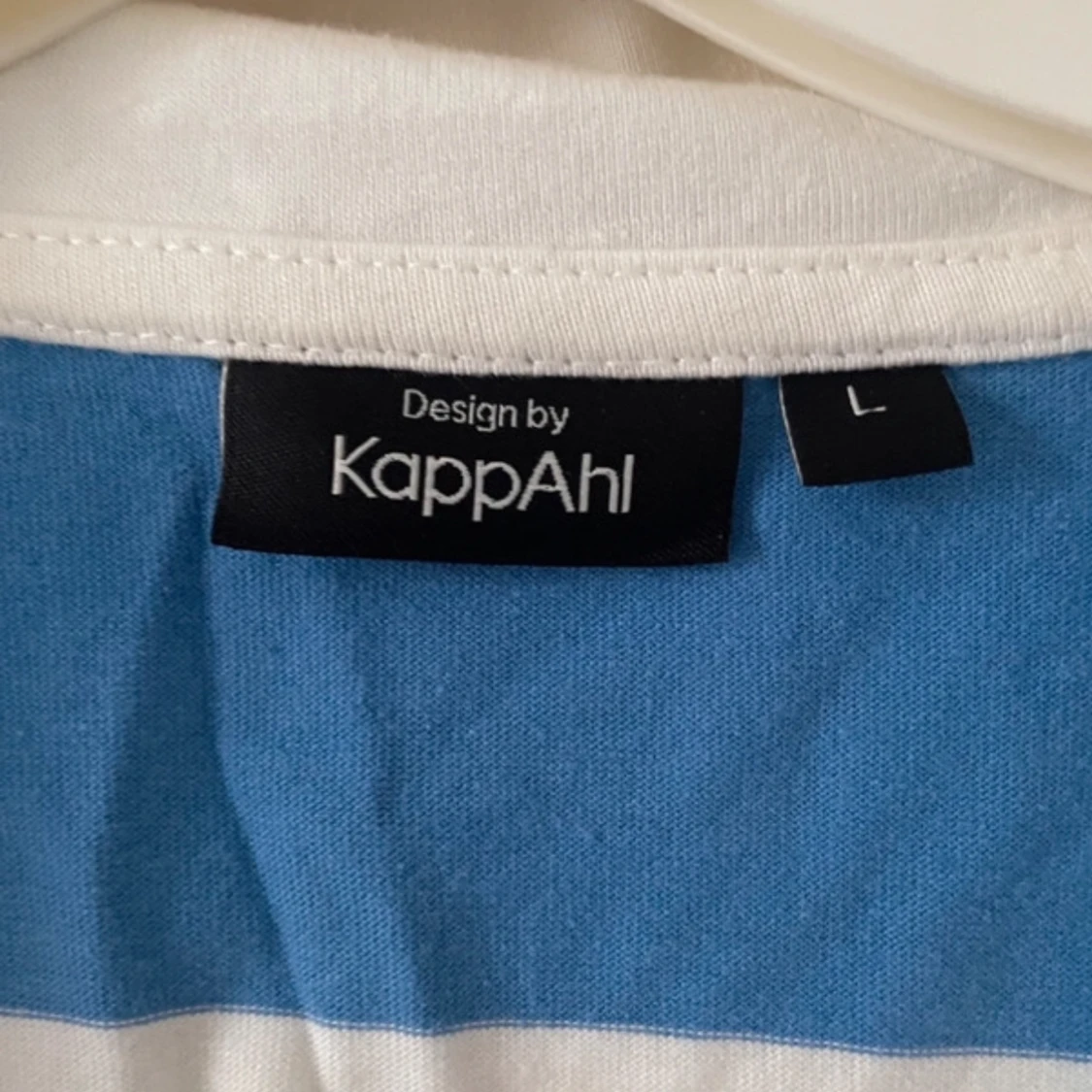 Blåvit randig pikétröja från KappAhl - 2