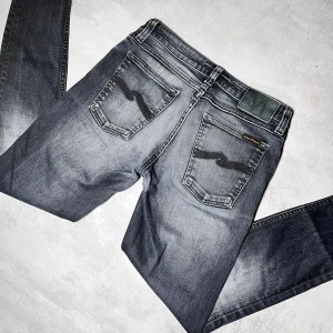 Nudie jeans - Nudie jeans | Modell Skinny Lin | Super bra skick | Storlek W28 L30. 