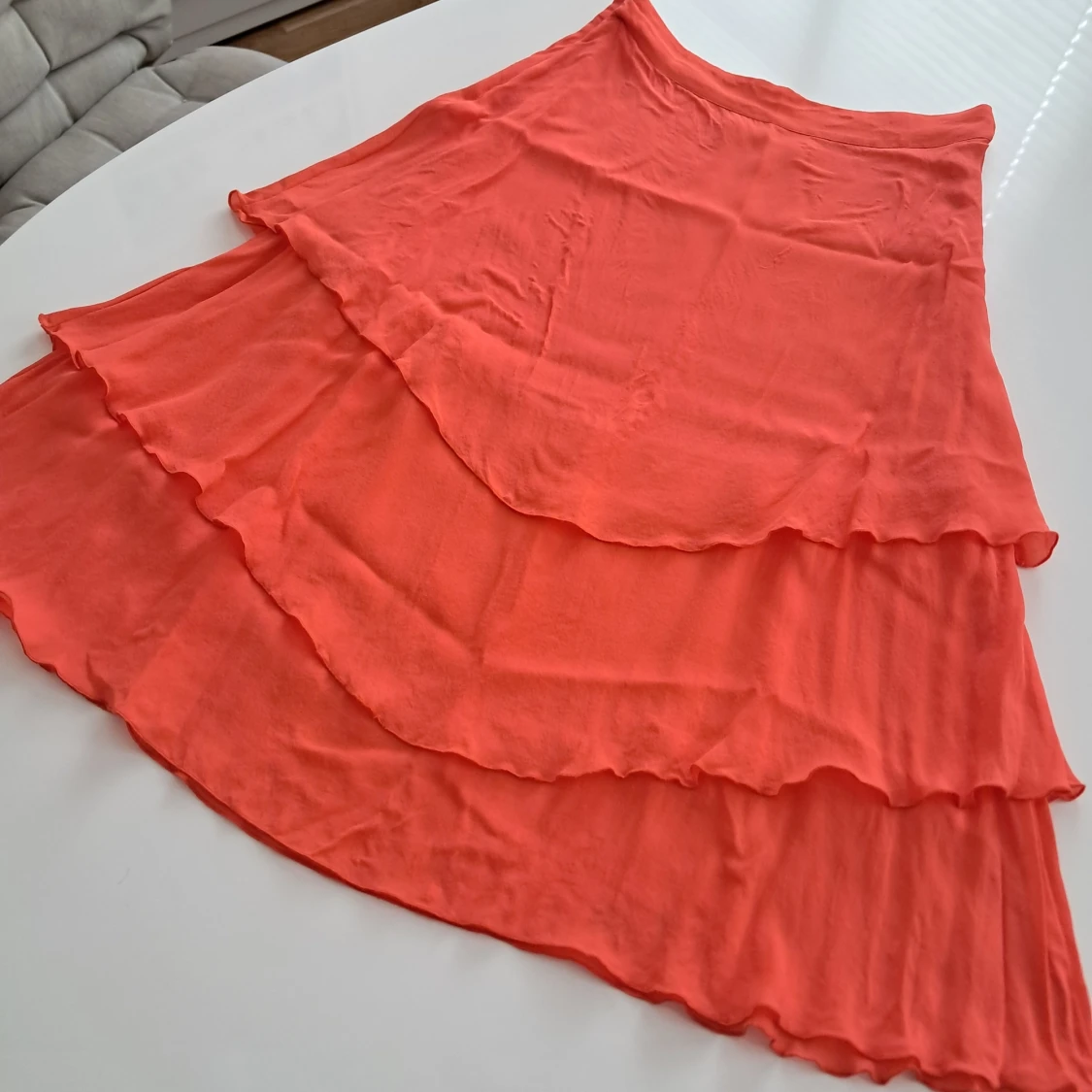 Orange kjol från Custommade i SIDEN. - 2