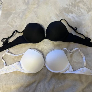 Push up bh från HM - Säljer två knappt använda pushup bhar från HM i storlek 75B. De är justerbara och i superbra skick. 160 för båda🥰