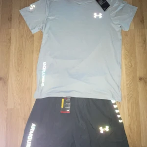 Tränings set från Under Armour - En skön Under Armour set för sommaren med reflekterande logon🔥🔥🔥