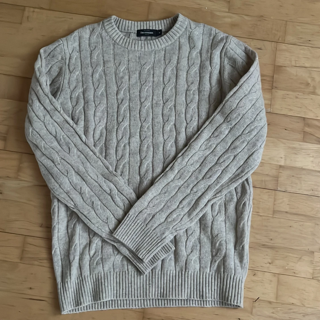 Kabelstickad tröja