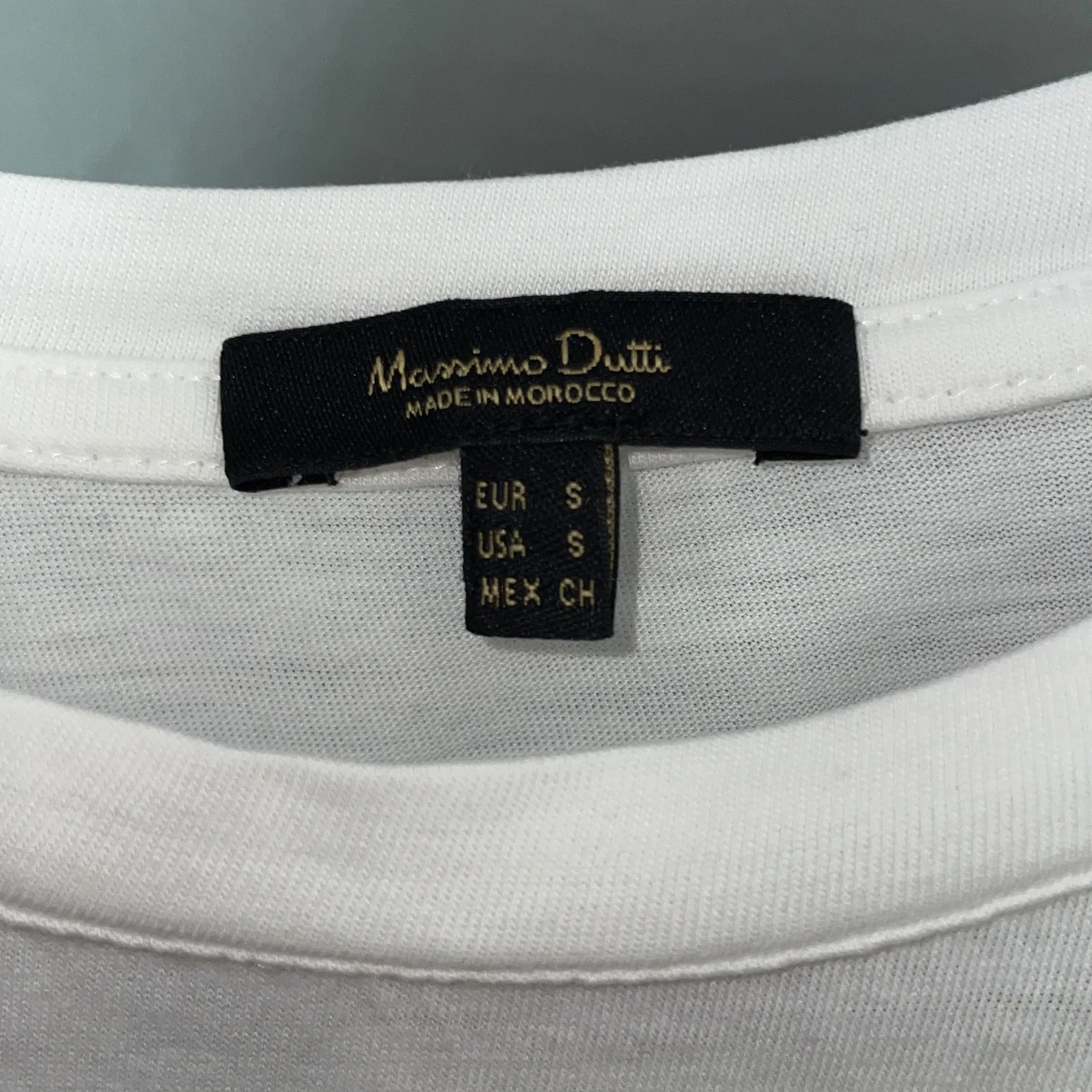 Vit t-shirt med tryck från Massimo Dutti - 2