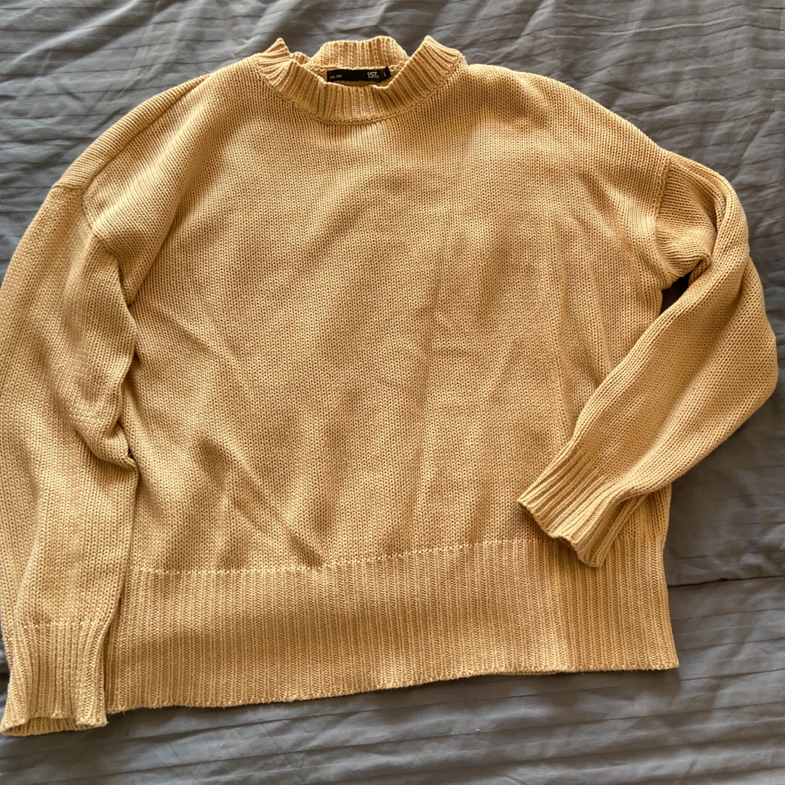 Beige stickad tröja från 157