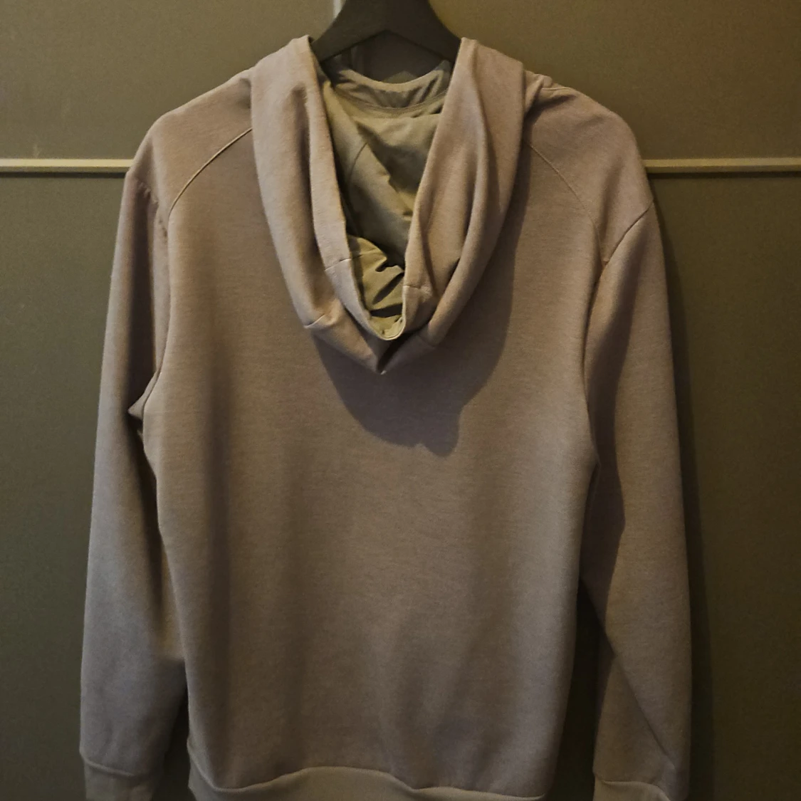 Grå hoodie från Lyle & Scott - 1