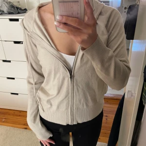 Stickad zip up - Super skön, mycket bra skick 