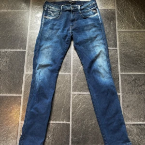 Replay anbass jeans - Jättefina replay anbass med grym passform och snygg färg. Passar 180-185 🙌 Skriv vid funderingar💬