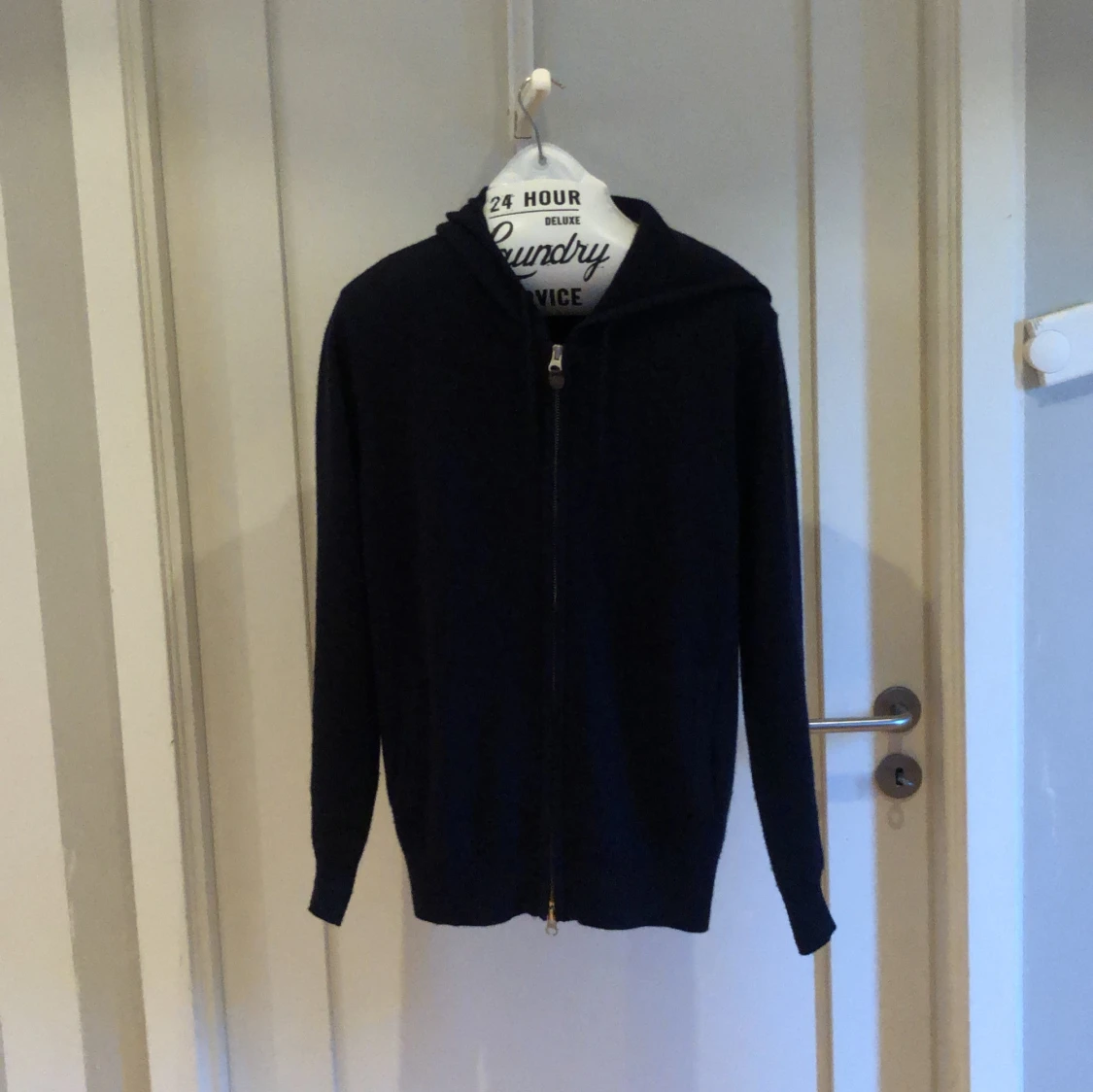 Mörkblå cashmere hoodie med dragkedja - 2