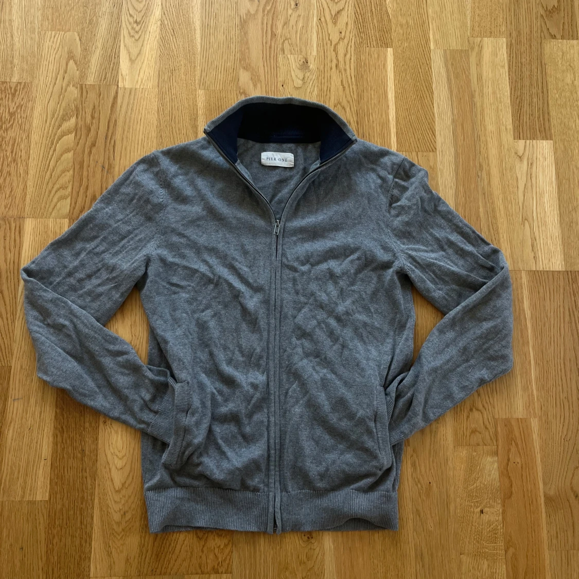 Grå zip kofta - 1