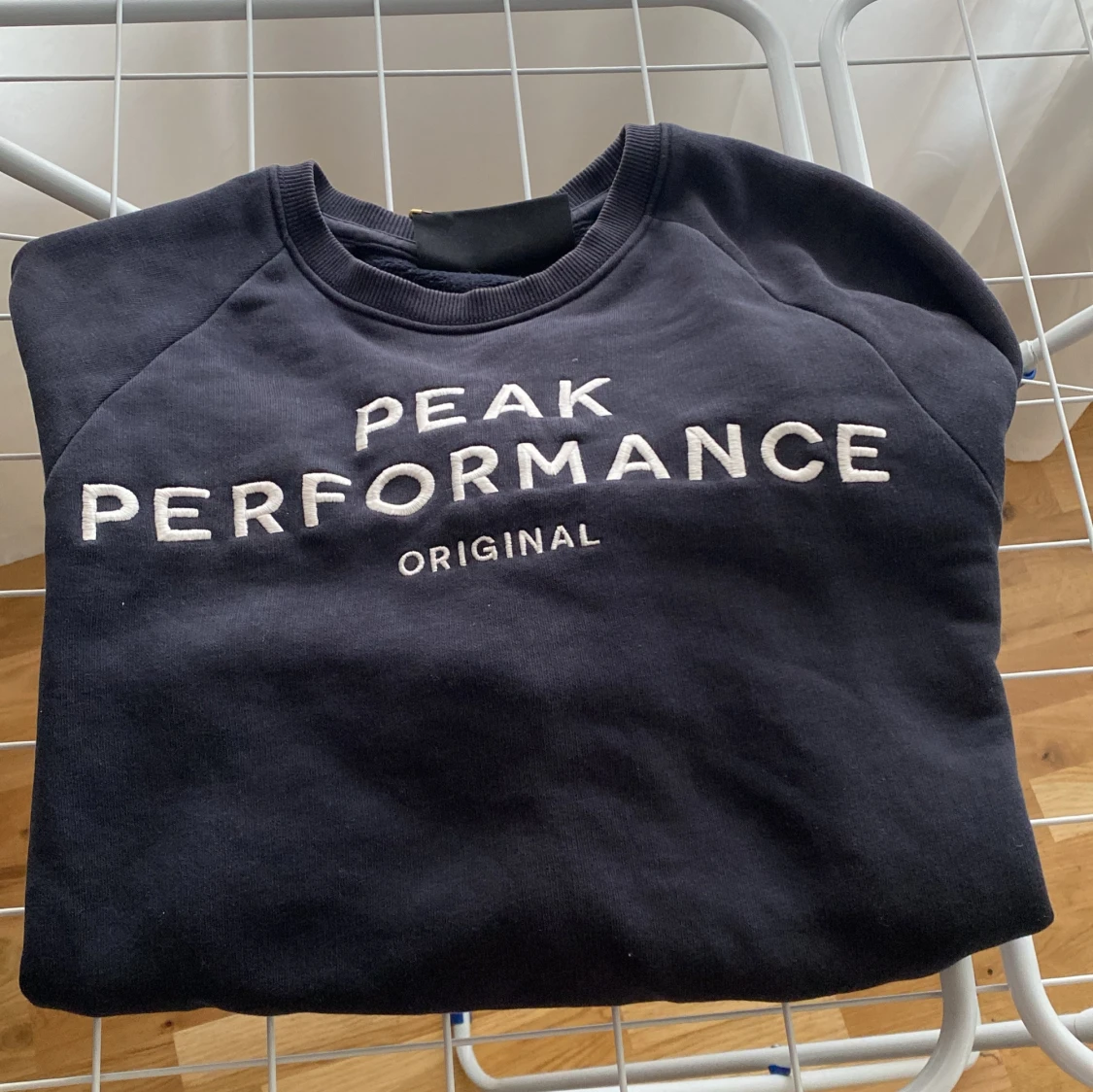 Marinblå sweatshirt från Peak Performance