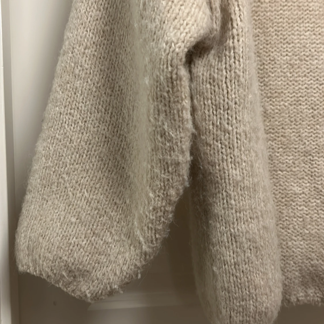 Beige stickad kofta från Lindex - 2