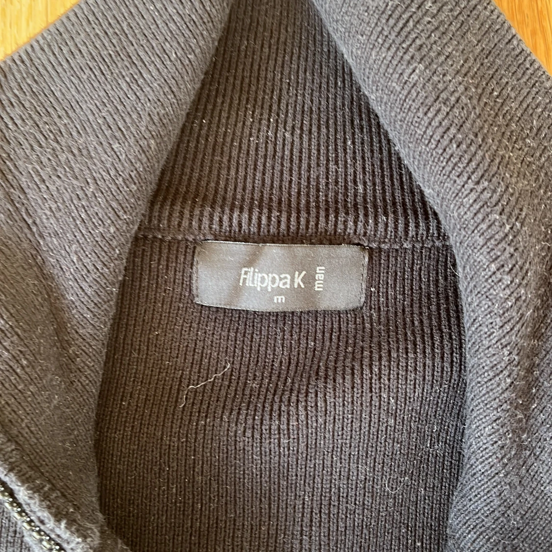 Svart ribbad full zip från Filippa K - 1