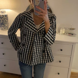 Rutig jacka - Så sööööt jacka från hm. Älskar den men kommer inte till användning men så himla fin💋💋
