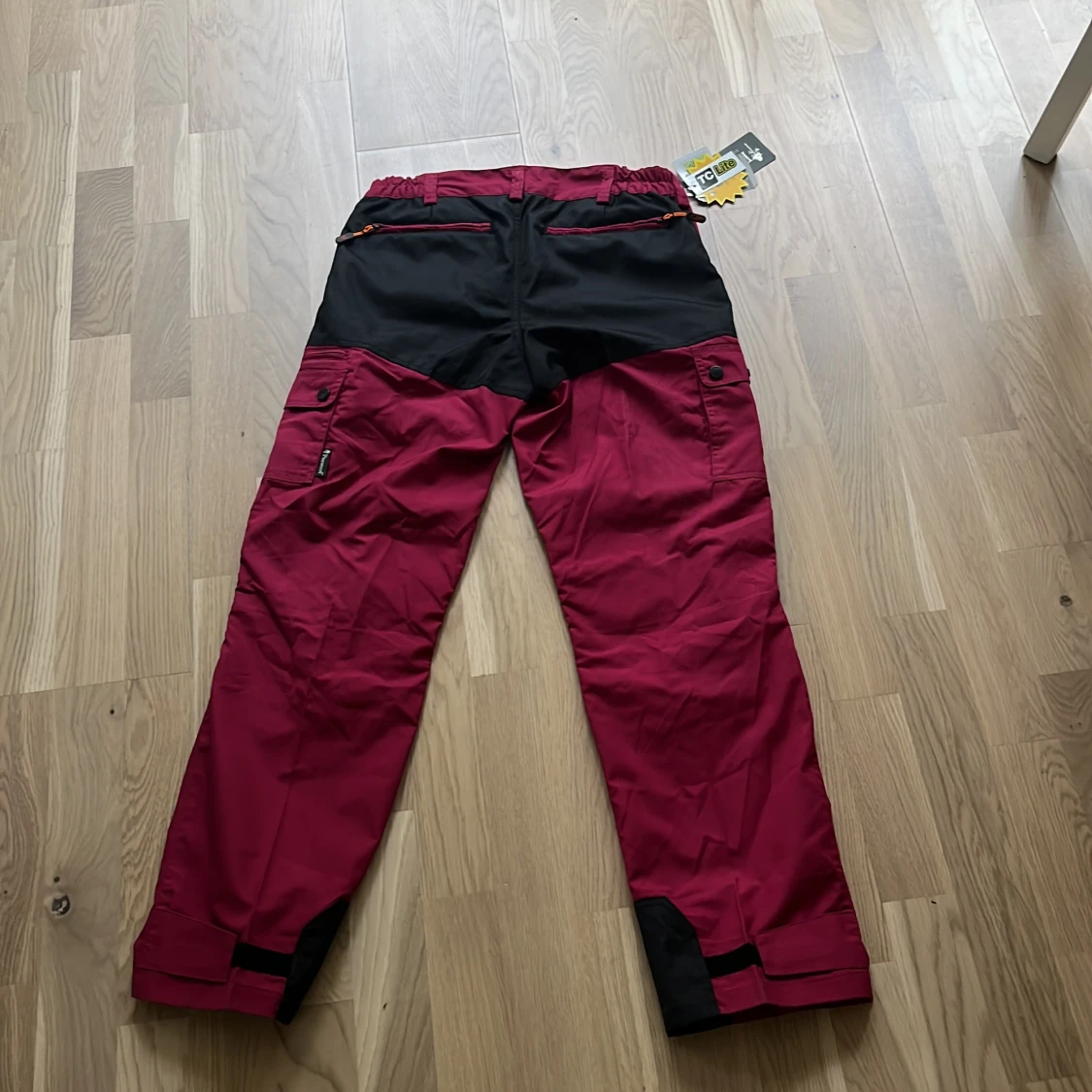 Röda outdoorbyxor från Pinewood XS - 1
