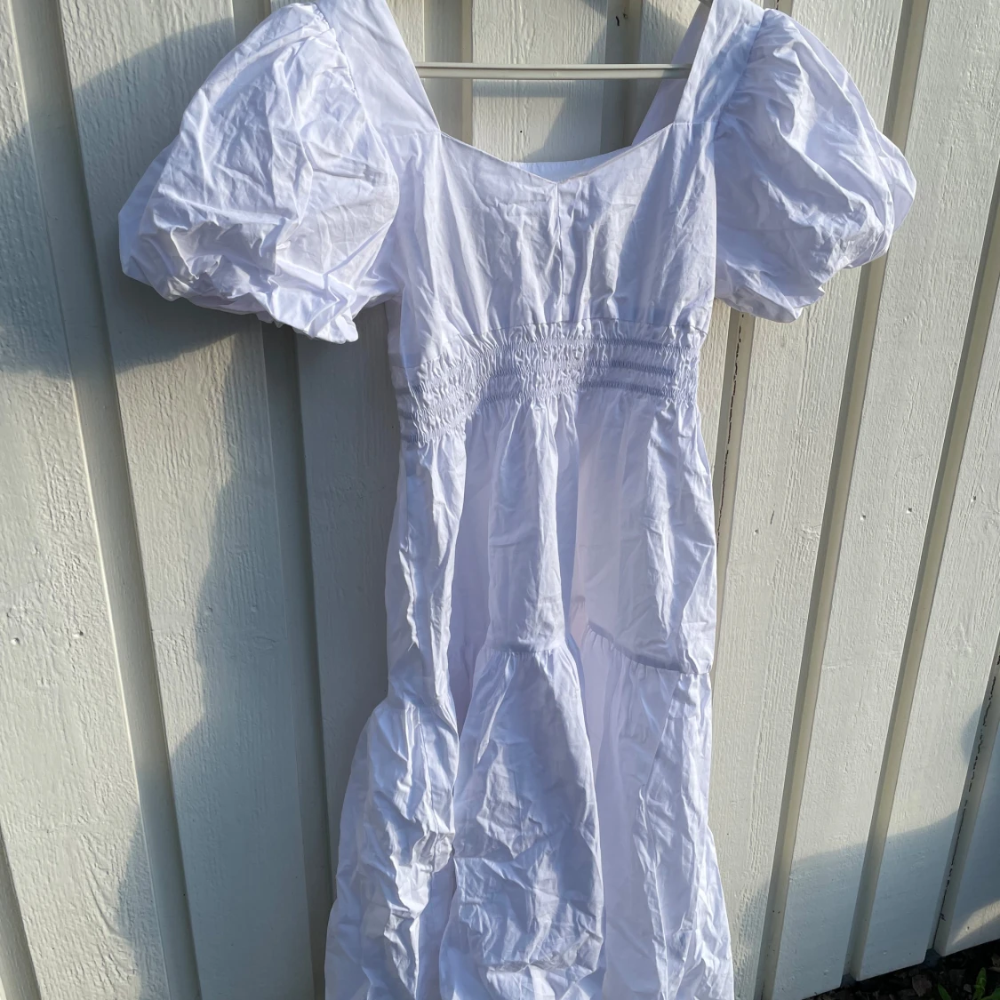 Vit långklänning med puffärmar - 1