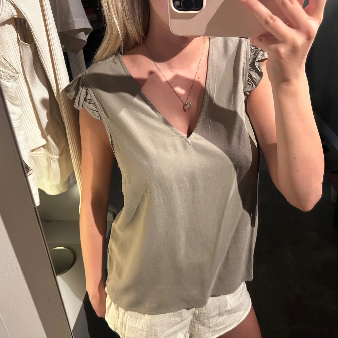 Beige blus med volangärm Vero Moda - 1
