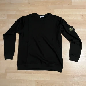 Svart Stone Island sweatshirt - Oanvänd, pris kan diskuteras 