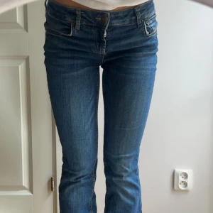 Zara mörkblåa jeans Lågmidjade bootcut - Strl 38!💓💓