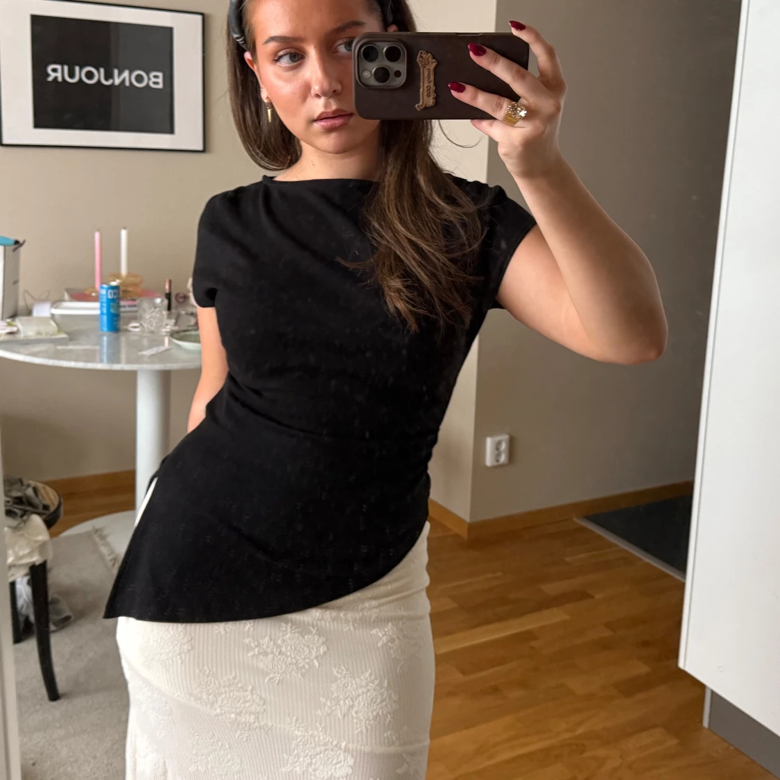 Svart figurnära topp med kort ärm