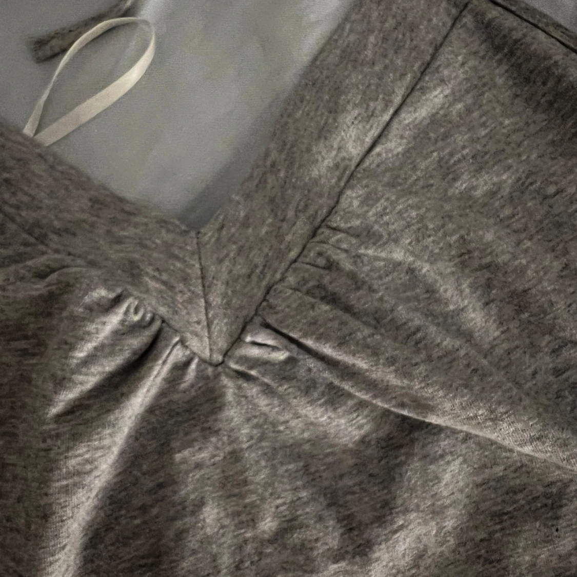 Grå croppad linnetopp med knyt - 2