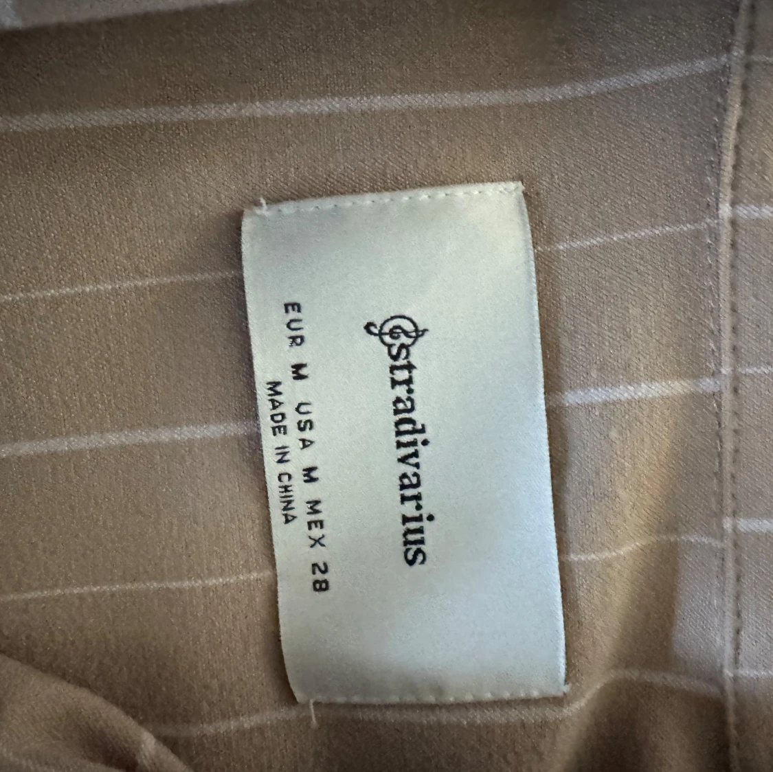 Beige randig kavaj från Stradivarius - 1