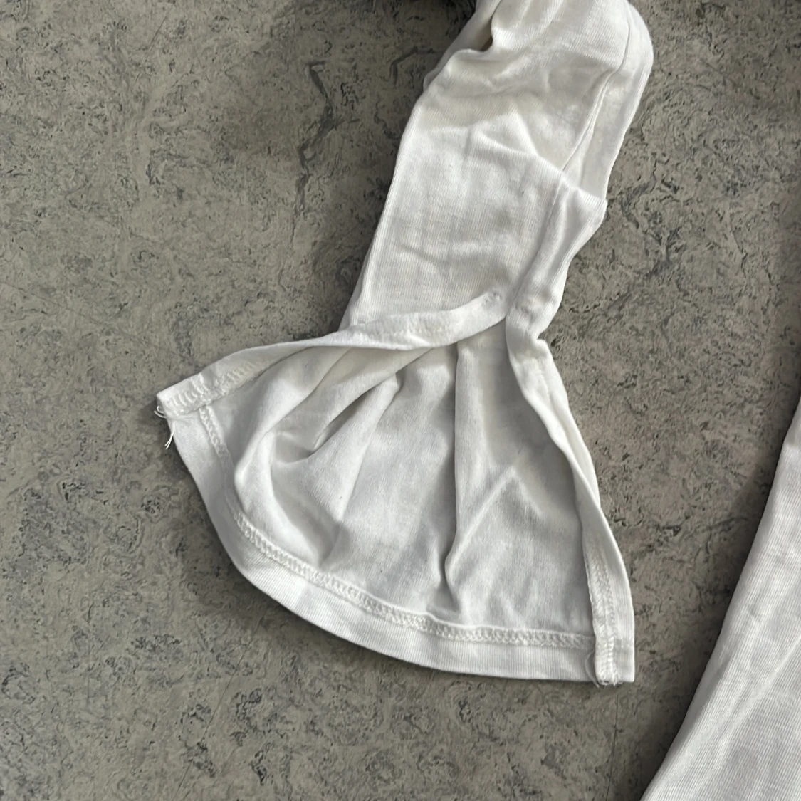 Vit långärmad topp med rund hals - 3