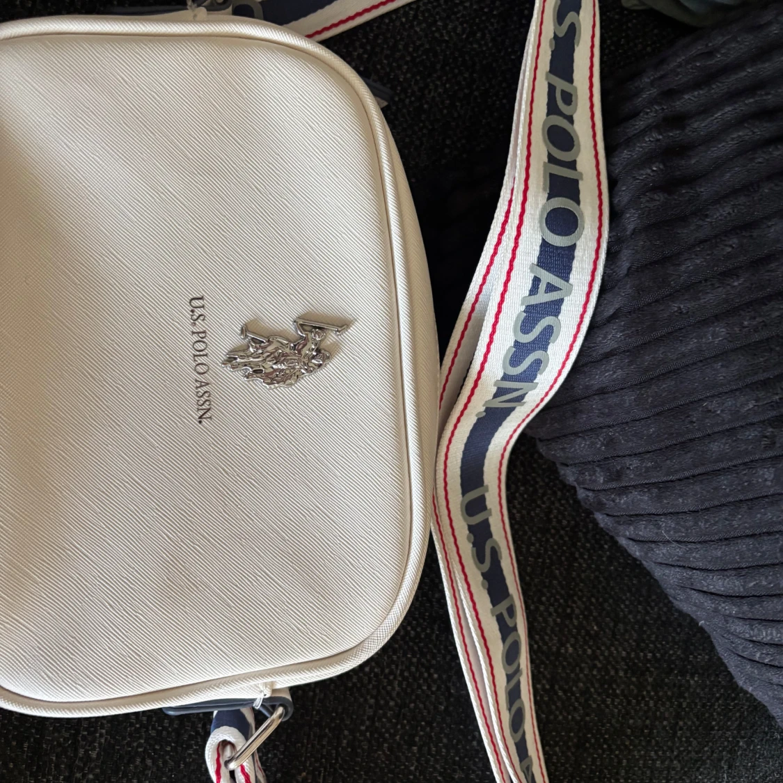 Vit axelväska från U.S. Polo Assn - 3