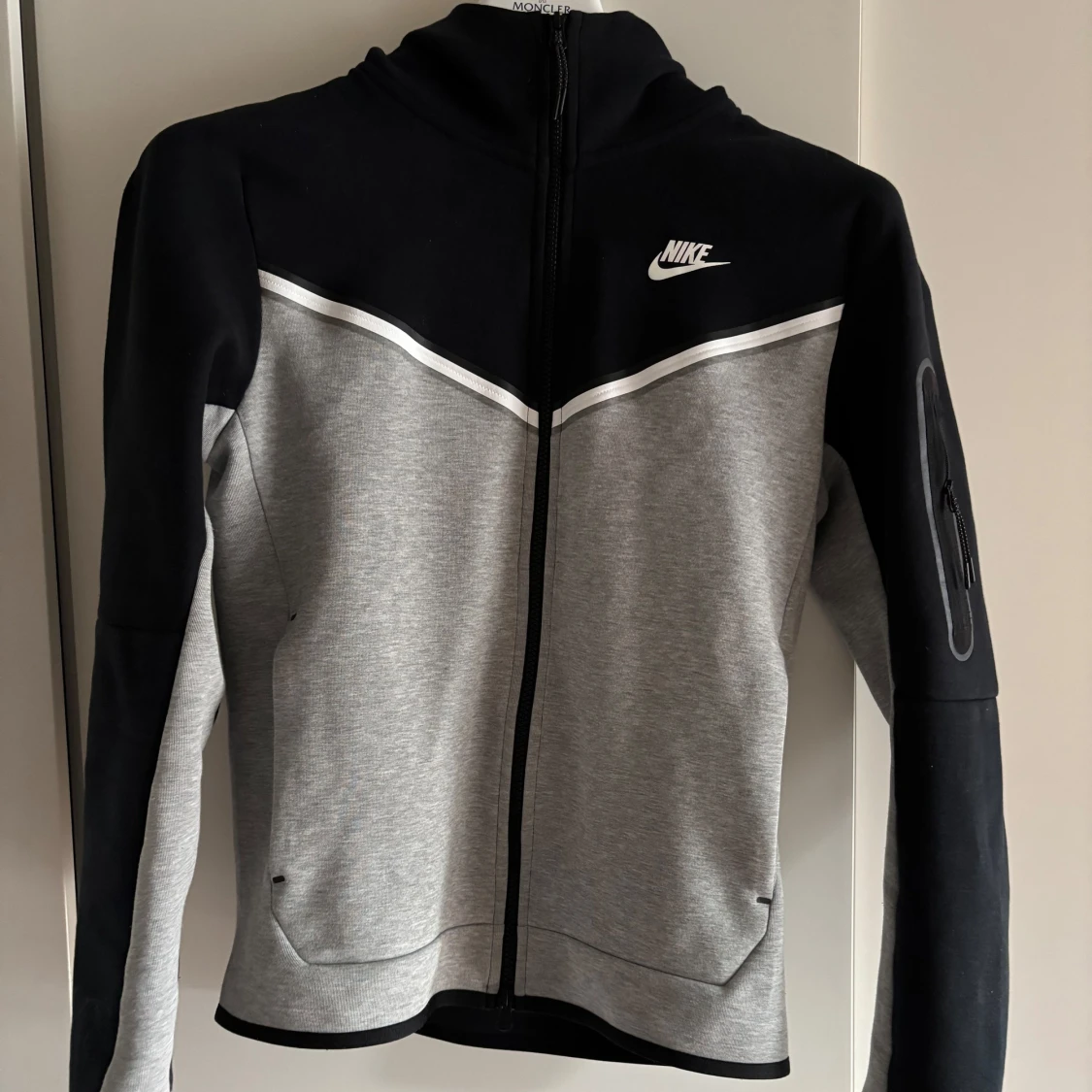 Nike Tech Fleece zip hoodie svart/grå - 2
