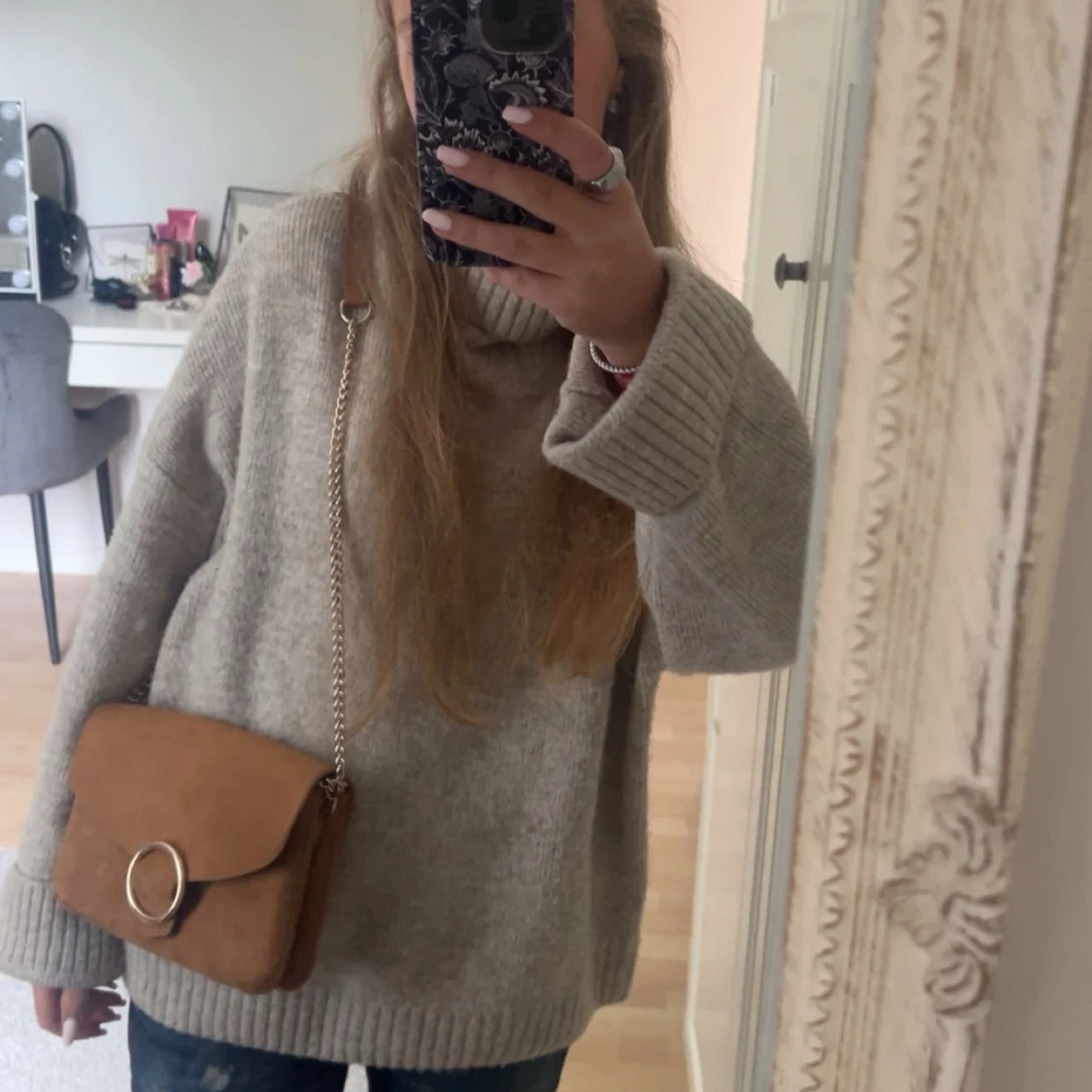 Brun axelväska med guldkedja - 2