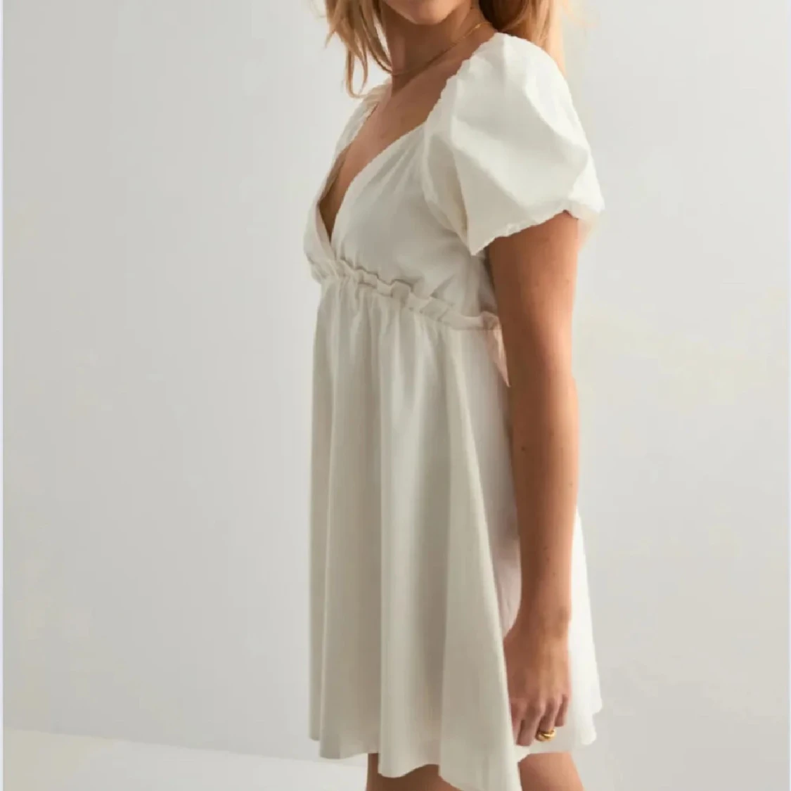 Vit kort puffärmad klänning