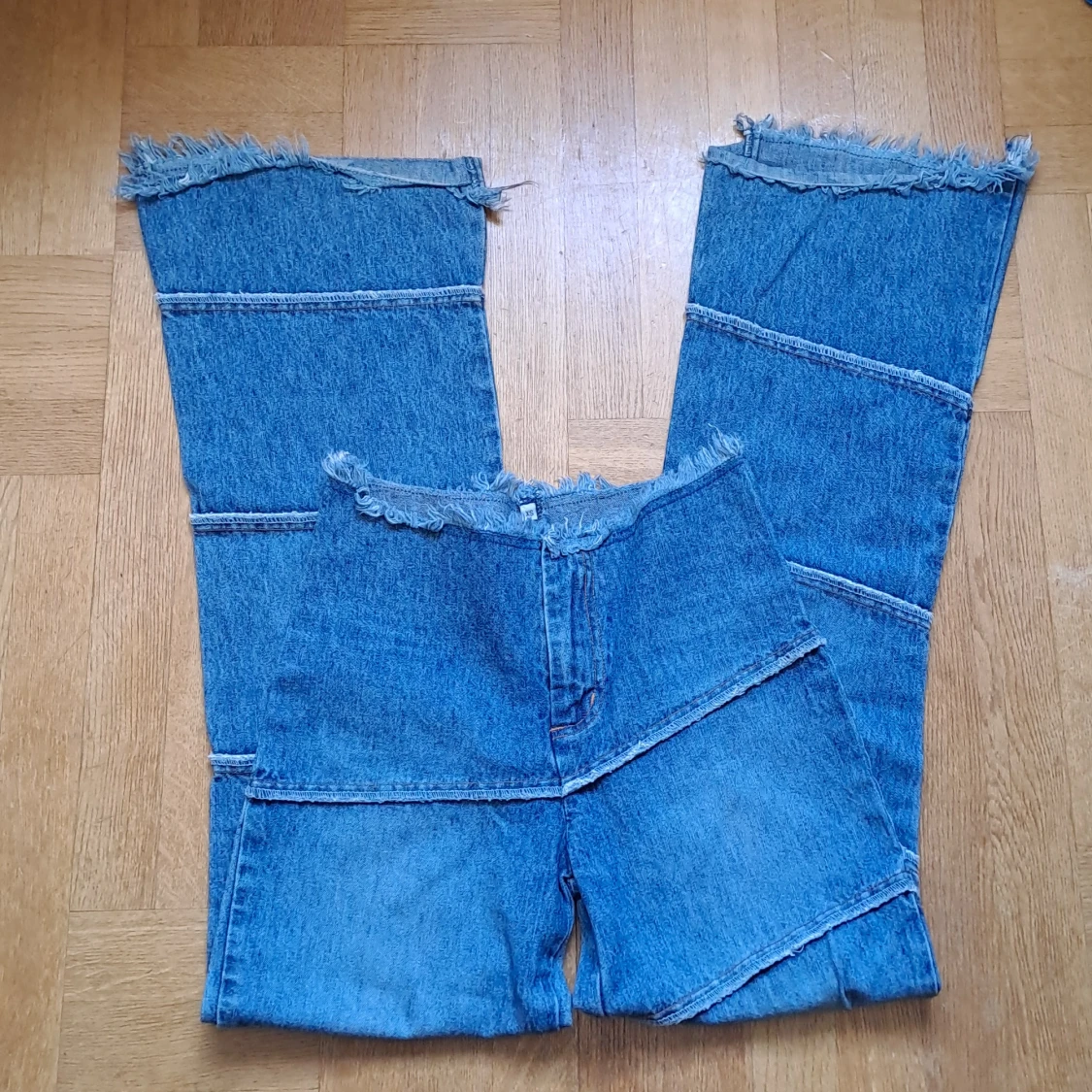 Vintage utsvängda jeans - 1