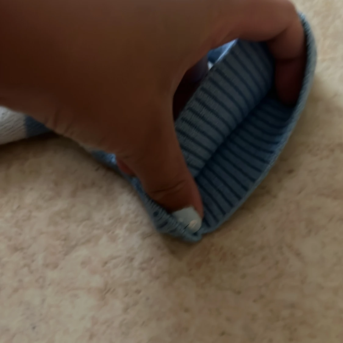 Blå kofta med hjärtmönster och knappar - 4