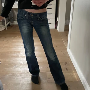 Lågmidjade Lee jeans  - snygga och bekväma lee jeans som är väldigt lådmijdade- ligger ute på fler sidor!