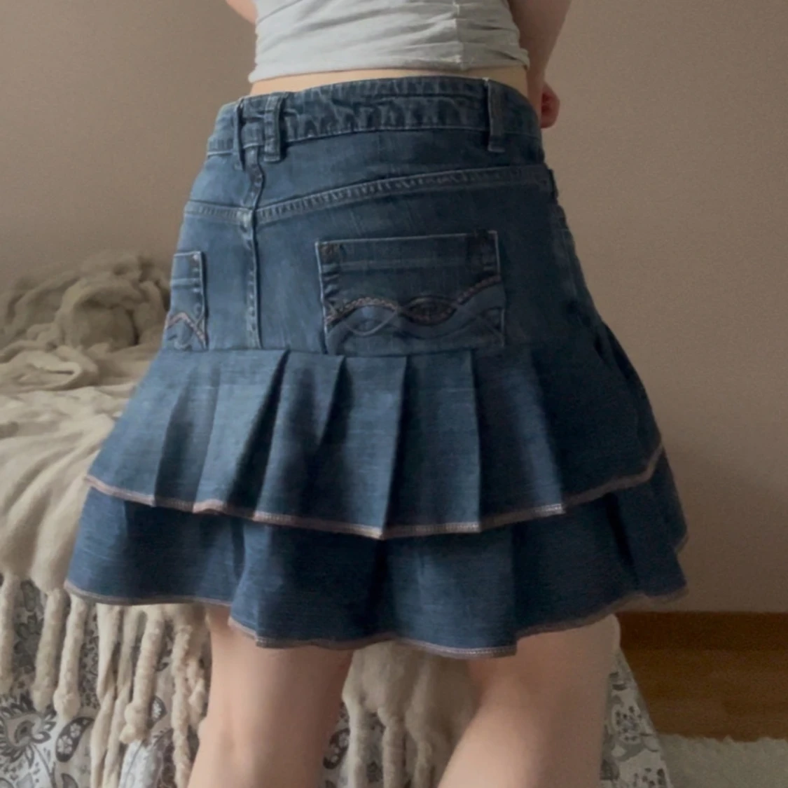 Mörkblå jeanskjol med volanger - 3