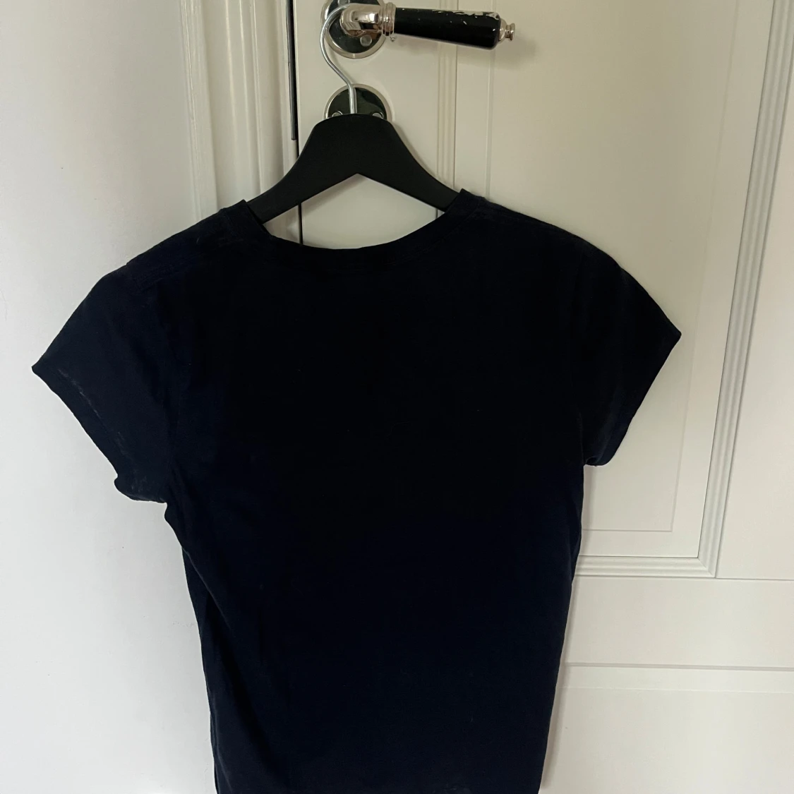 Navy t-shirt från Abercrombie & Fitch - 1