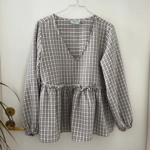 Suuupersöt rutig blus  - Jättegullig blus med skönt material