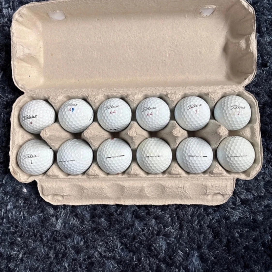 12 st Titleist bollar med bland annat pro v1