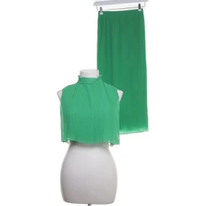 Grön plisserad klänning från ASOS DESIGN - snyggt grönt set från asos. Underdel storlek 36 & överdel 38💚