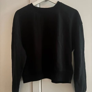 Basic svart tröja  - Basic tröja från lager 157, så fin och bra att ha som basplagg i garderoben❤️❤️