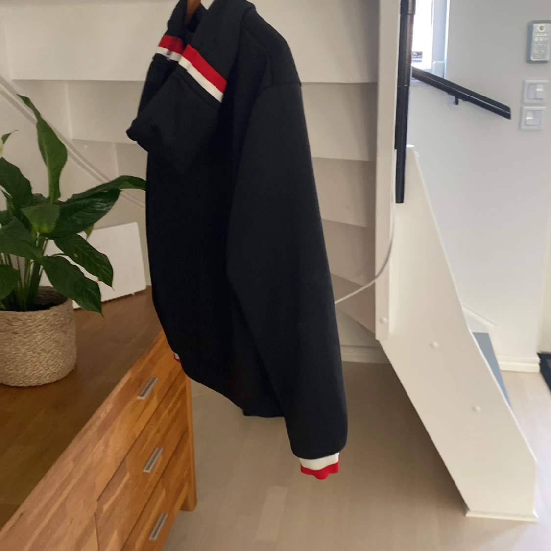 Svart hoodie med dragkedja från Moncler - 3