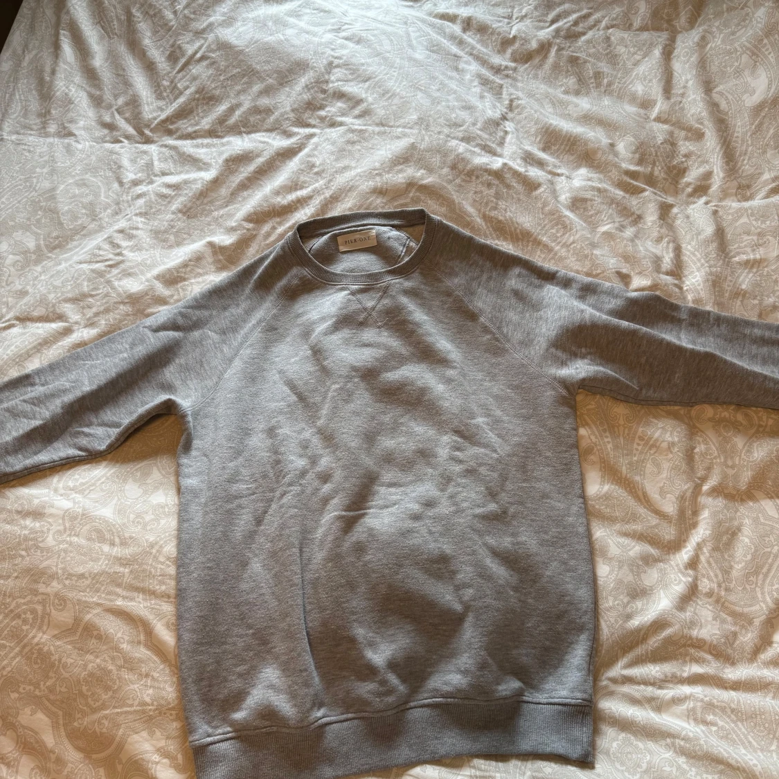 Grå sweatshirt från PIER•ONE