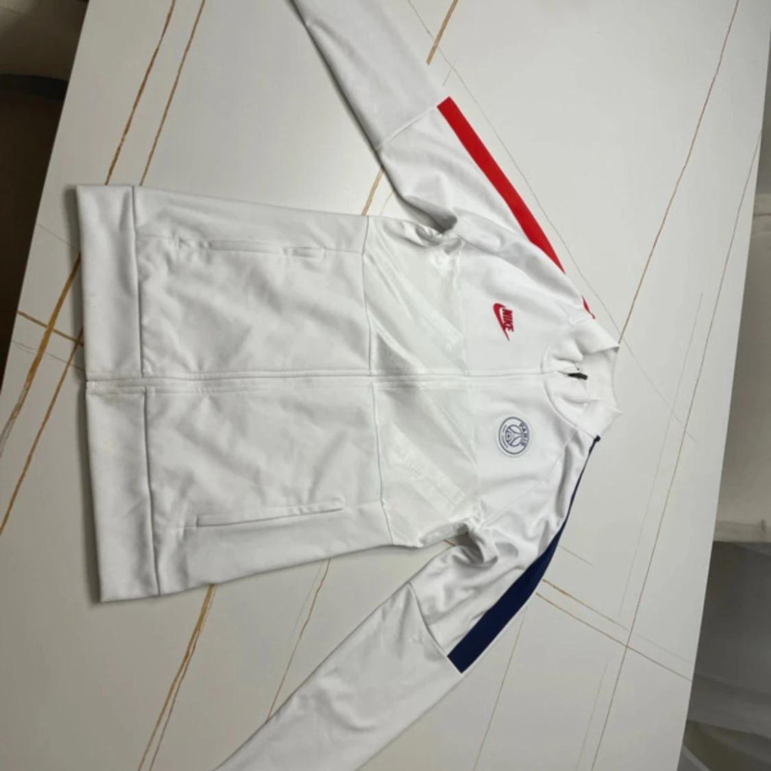 Vit träningsjacka från Nike x PSG