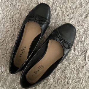 Ballerina skor - Säljer dessa super fina bellerina skor då dem var för stora på mig.💕 