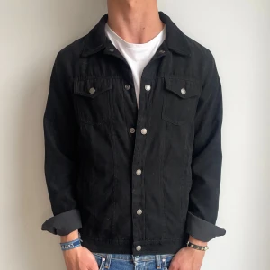 Overshirt  - Extremt snygg overshirt i riktigt bra skick | Strl - S | Skick - 9/10 | Nypris - 9/10 | För ytterligare frågor är det bara att skriva 🗣️