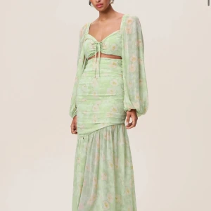 Grön långklänning adoore - Jättefin grön långklänning från Adoore, oanvänd med lappen kvar. Storlek 38. Dragkedja längs med sidan. 💕