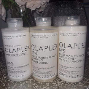 Olaplex No.3, No.4 & No.5 – Full storlek 250ml (nya) - Säljer nya & oöppnade Olaplex-produkter: • No.3: stärkande kur • No.4: schampo som rengör & stärker • No.5: balsam som mjukgör & reparerar Alla 250 ml – perfekt set för ett friskt, starkt & glansigt hår. Upphämtning i Göteborg eller frakt. Först till kvarn!