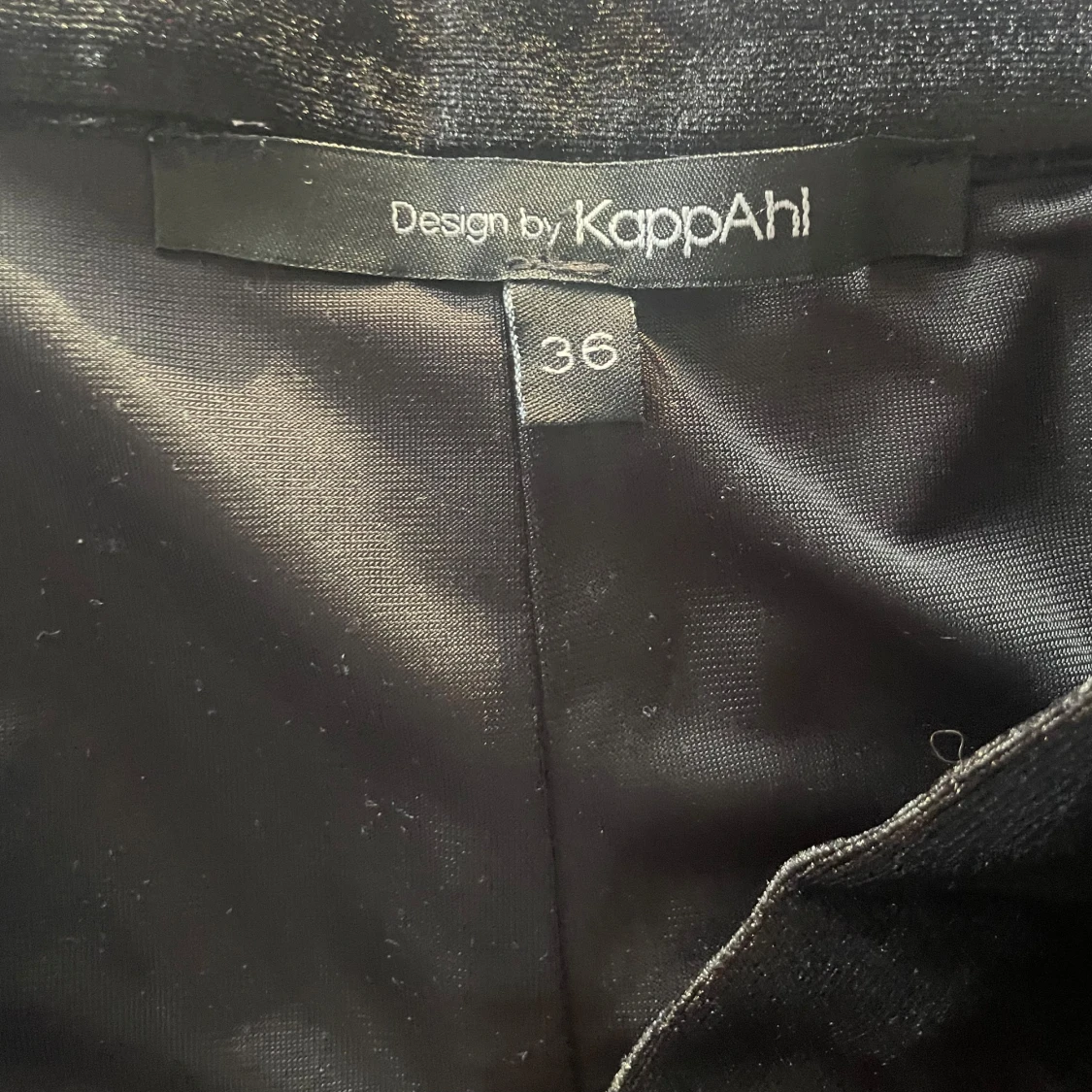 Svart sammetskjol från KappAhl - 2